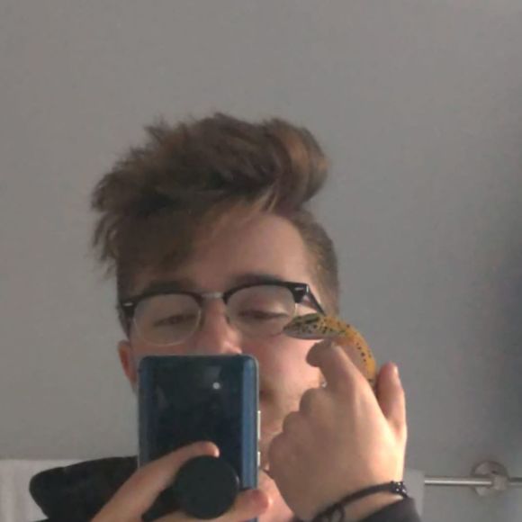 Profile Picture of Dawid Dubienski (@dawiddubienski) on Poshmark