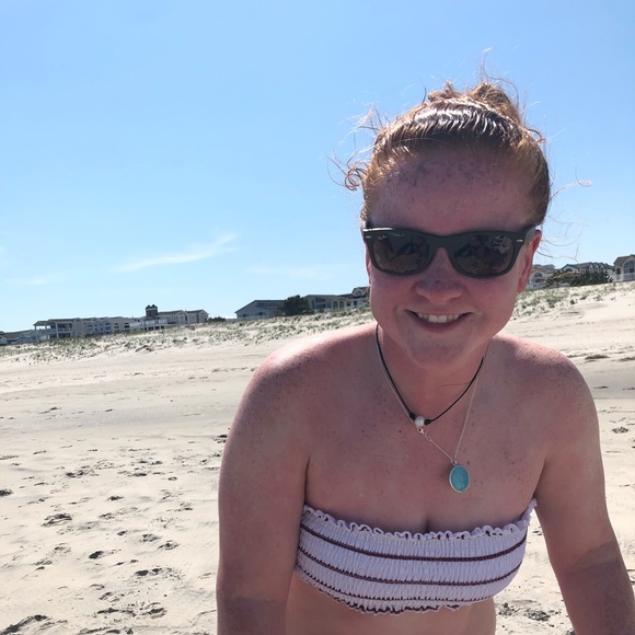 Profile Picture of Gillian Gunn (@gunng) on Poshmark