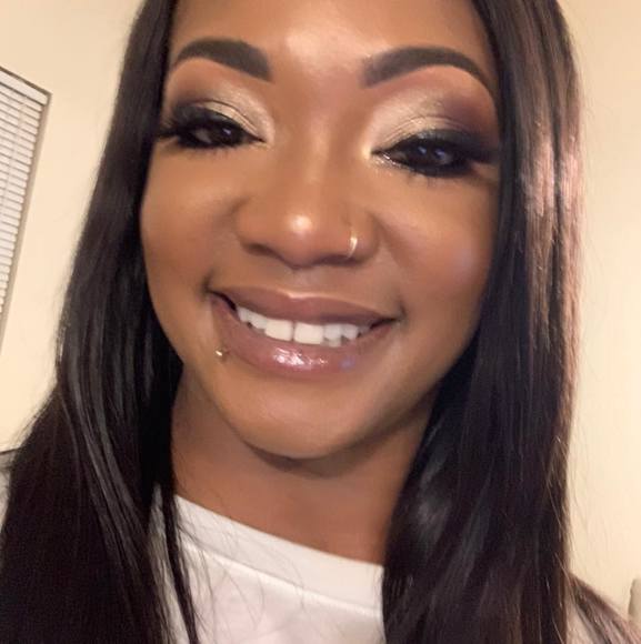 Profile Picture of Tishana Giggers (@shanaboo08) on Poshmark