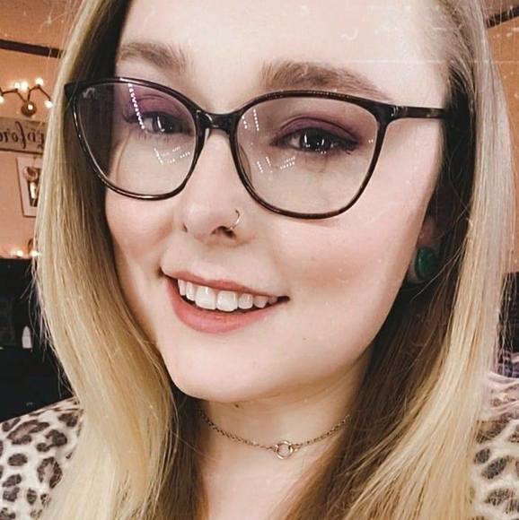 Profile Picture of Brandy Knopp (@bknopp) on Poshmark