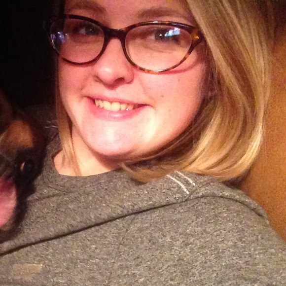Profile Picture of Jessica Kretchmer (@jesskretchmer) on Poshmark