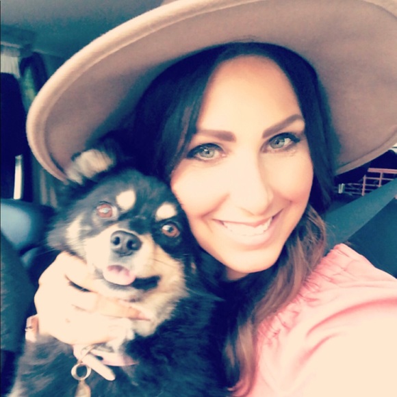 Profile Picture of Voula Lapinski (@voulal125) on Poshmark