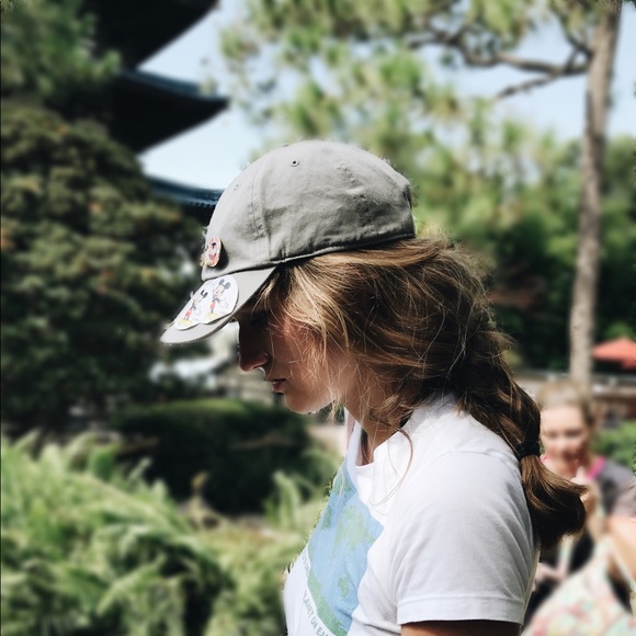 Profile Picture of Crisilee Debacker (@crsilee) on Poshmark