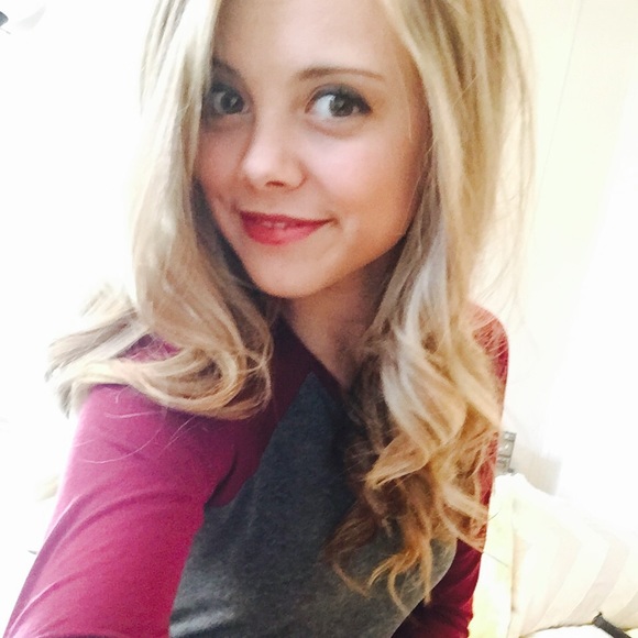 Profile Picture of Carlie Taylor (@ctaylor54) on Poshmark