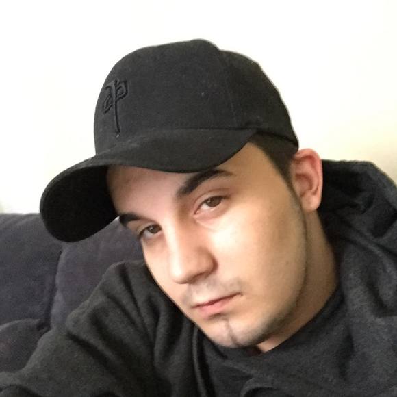 Profile Picture of Alex Cyr (@alexcyr480) on Poshmark