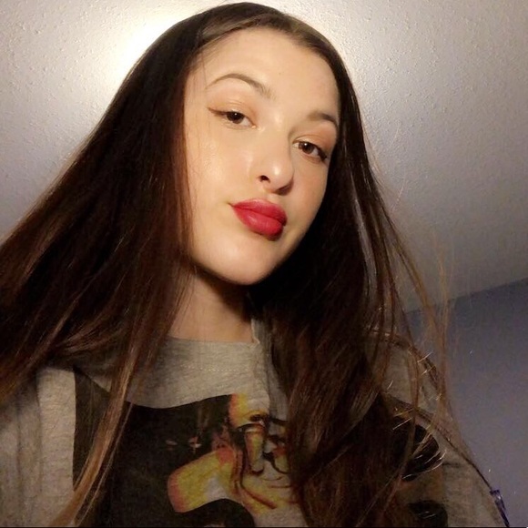 Profile Picture of Taylea Franks (@taylea_franks) on Poshmark