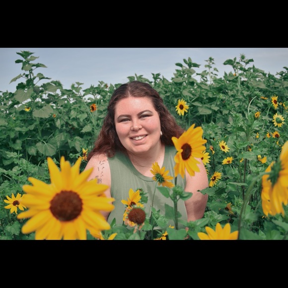 Profile Picture of Haley Hamrick (@haleylh23) on Poshmark