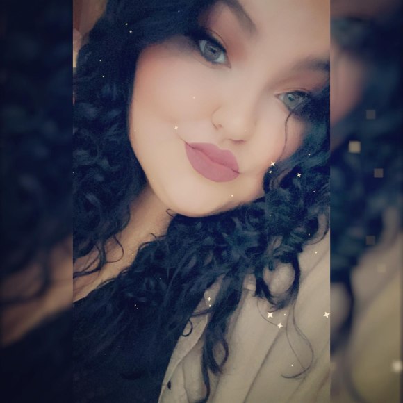 Profile Picture of Nichole King (@nicholeking832) on Poshmark