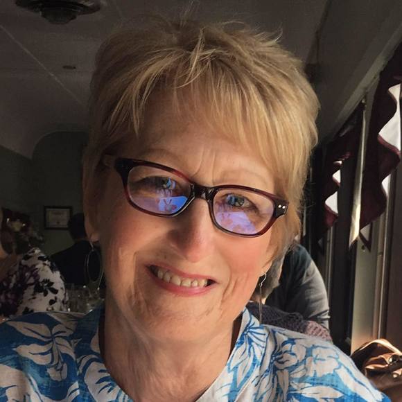 Profile Picture of Beth Campbell (@bethcampbell335) on Poshmark