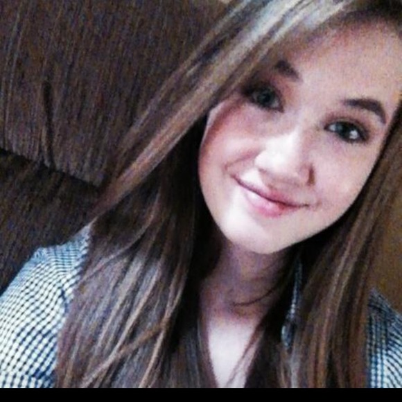 Profile Picture of Allison Lassley (@missally__) on Poshmark