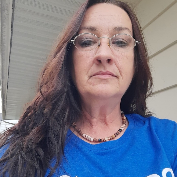 Profile Picture of Lisa Ball (@luvinlife8916) on Poshmark