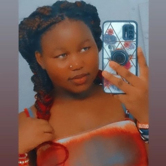 Profile Picture of Quinn Bella (@quinnbella876) on Poshmark