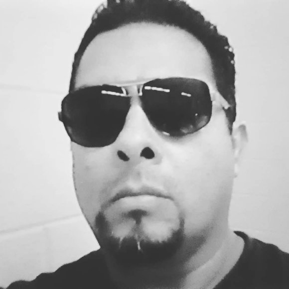 Profile Picture of Martin Carrera (@martin_carrera) on Poshmark