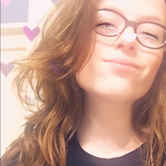 Profile Picture of Abigail Buffinton (@abigailraine) on Poshmark