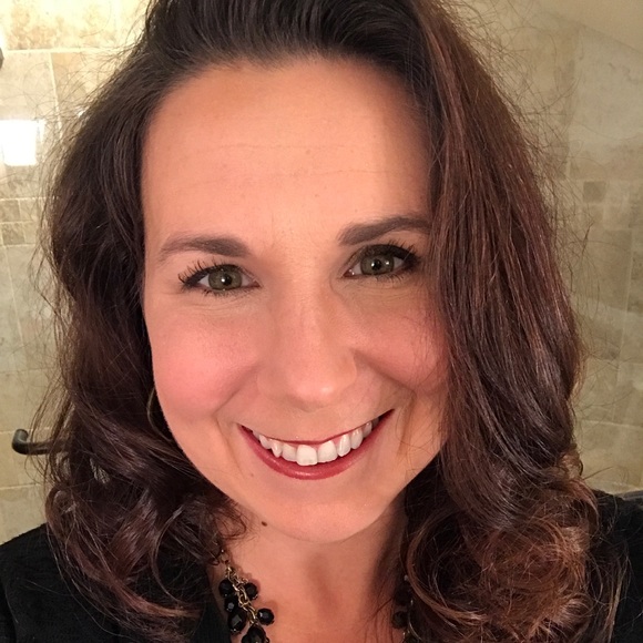 Ann marie Hicho - Poshmark Profile Picture of Ann marie Hicho (@amh2727) on Poshmark