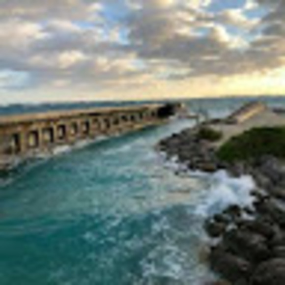 Profile Picture of K Anderson (@kamkkan) on Poshmark