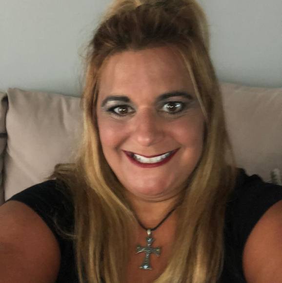 Profile Picture of Michelle Cappuzzello whittenberger (@mcapp133) on Poshmark