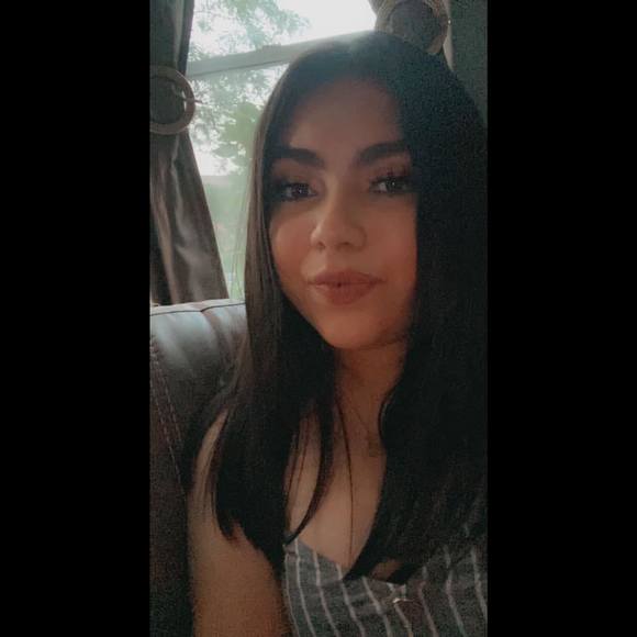 Profile Picture of Lorena Ballesteros (@b_lorena21) on Poshmark