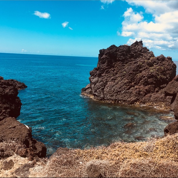 Profile Picture of Julia Travassos (@juliastyles282) on Poshmark