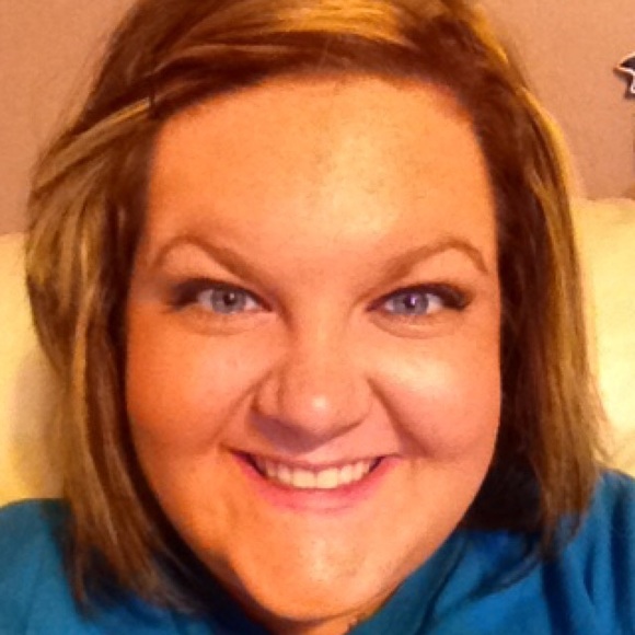 Profile Picture of Morgan Petzoldt (@morgan_petzoldt) on Poshmark