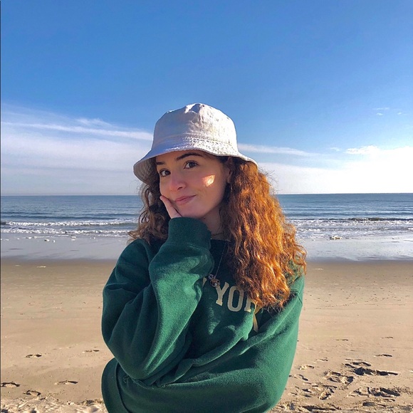 Profile Picture of Tara Franks (@taraaaaa444) on Poshmark