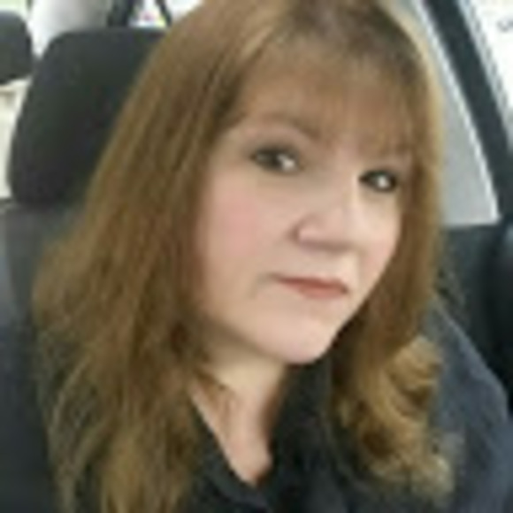 Profile Picture of Maureen Spaulding (@morticastewart) on Poshmark