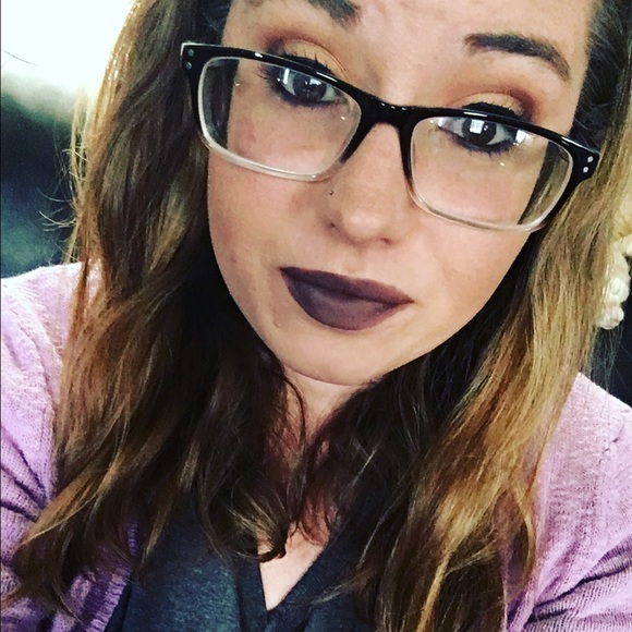 Profile Picture of Emily Marmon (@emmamarmon) on Poshmark