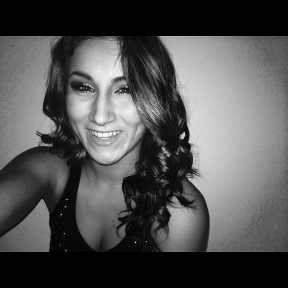 Profile Picture of Jenna Roncka (@jennaroncka) on Poshmark