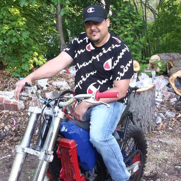 Profile Picture of Manny Mejil (@mannymejil) on Poshmark
