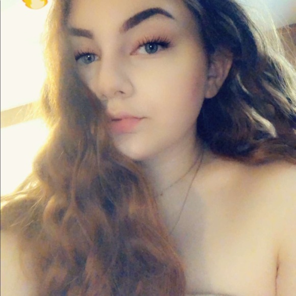 Profile Picture of Emily Cleveringa (@emilycleveringa) on Poshmark