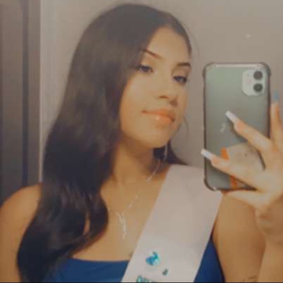 Profile Picture of Laisha Chaparro (@laishamarie17) on Poshmark