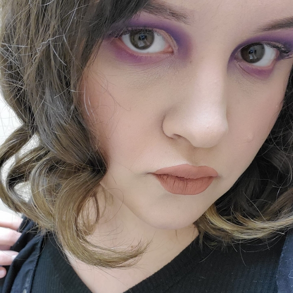 Profile Picture of Amber Luminella (@aluminella) on Poshmark