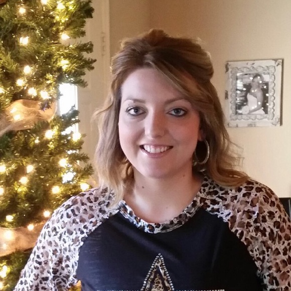 Profile Picture of Brenda Bloxom (@brenblox) on Poshmark