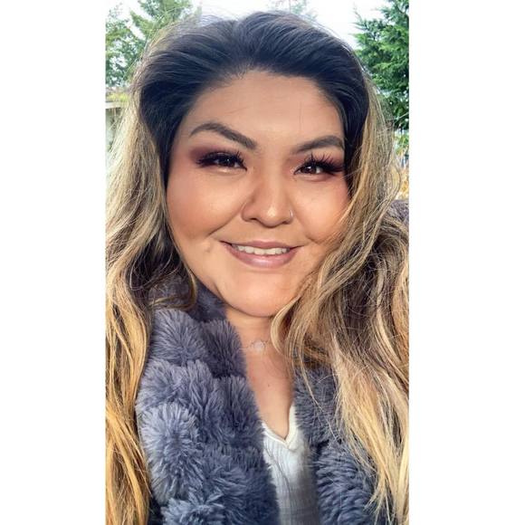 Profile Picture of Olivia Oshiro (@livee24) on Poshmark