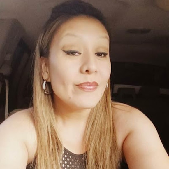 Profile Picture of Vivana Avitua (@vivanaavitua) on Poshmark
