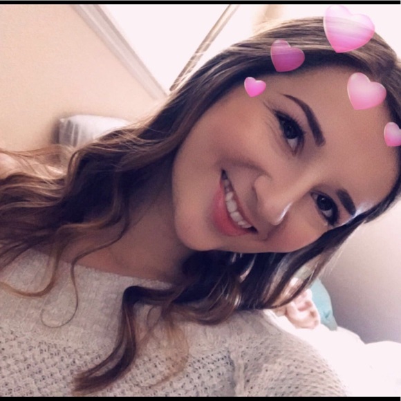 Profile Picture of Joanna Hefner (@jwhitmyre) on Poshmark