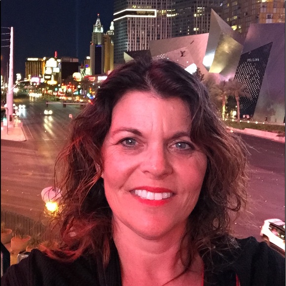 Profile Picture of Tammy Keith (@tkkeith) on Poshmark