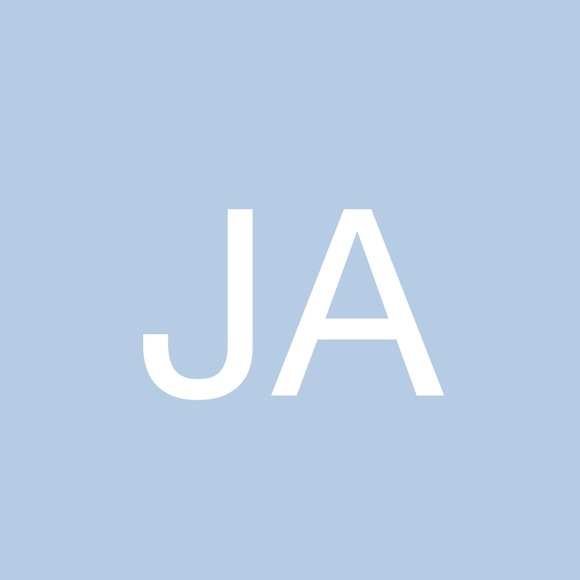 Profile Picture of Julie Aune (@julieaune91) on Poshmark