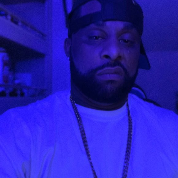 Profile Picture of David Da niro (@david1017348) on Poshmark