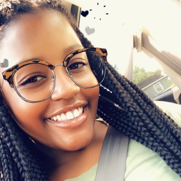 Profile Picture of Trinity Brown (@livluvlaugh03) on Poshmark