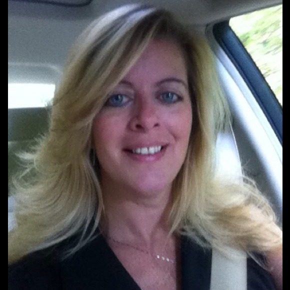 Profile Picture of Cindy Rondeau (@savycindy) on Poshmark