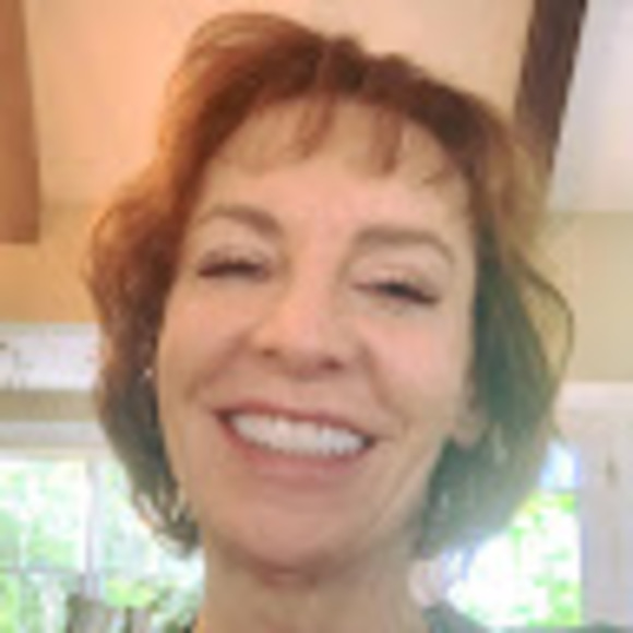 Profile Picture of Mari Newell (@marinewell123) on Poshmark