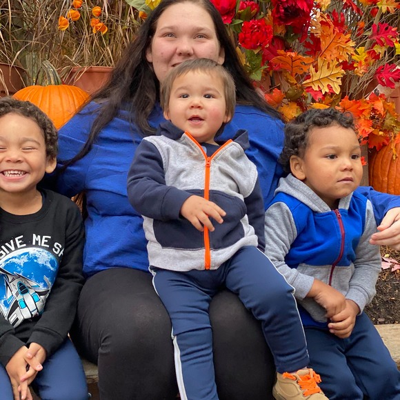 Profile Picture of Catlyn Eikmeier (@catlynnlaura) on Poshmark