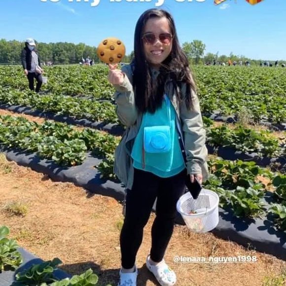 Profile Picture of Lena Nguyen (@babiiexguh) on Poshmark