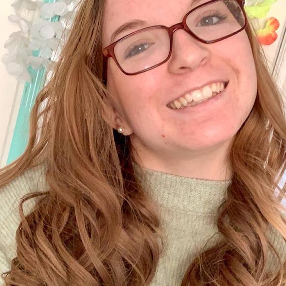 Profile Picture of Callie Bradow (@cal_bra15) on Poshmark