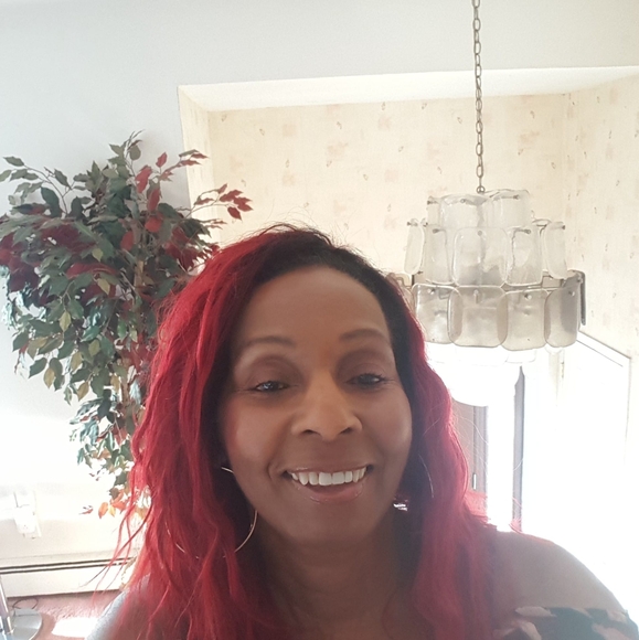 Profile Picture of Joyce Reynolds (@levinsjoyce) on Poshmark