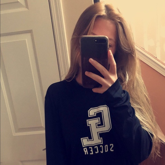 Profile Picture of Lily Stricker (@lilywoo02) on Poshmark