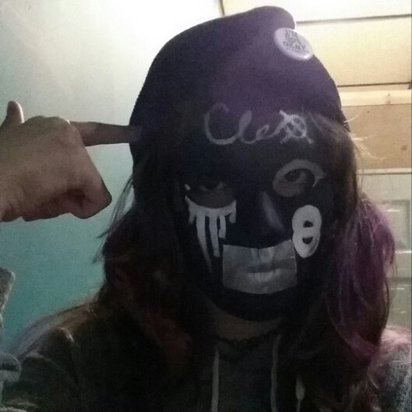 Andy Wazny - Poshmark Profile Picture of Andy Wazny (@chloemwazny9) on Poshmark