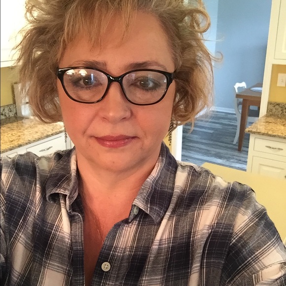Profile Picture of Tammy Hightower (@tammyannie) on Poshmark