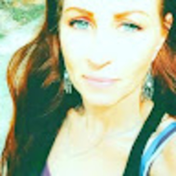 Profile Picture of Beth Dougherty (@doughertybeth4) on Poshmark